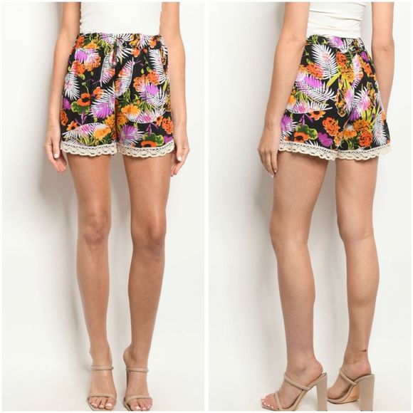 🆕Tropical print crochet detail shorts - Picture 2 of 4